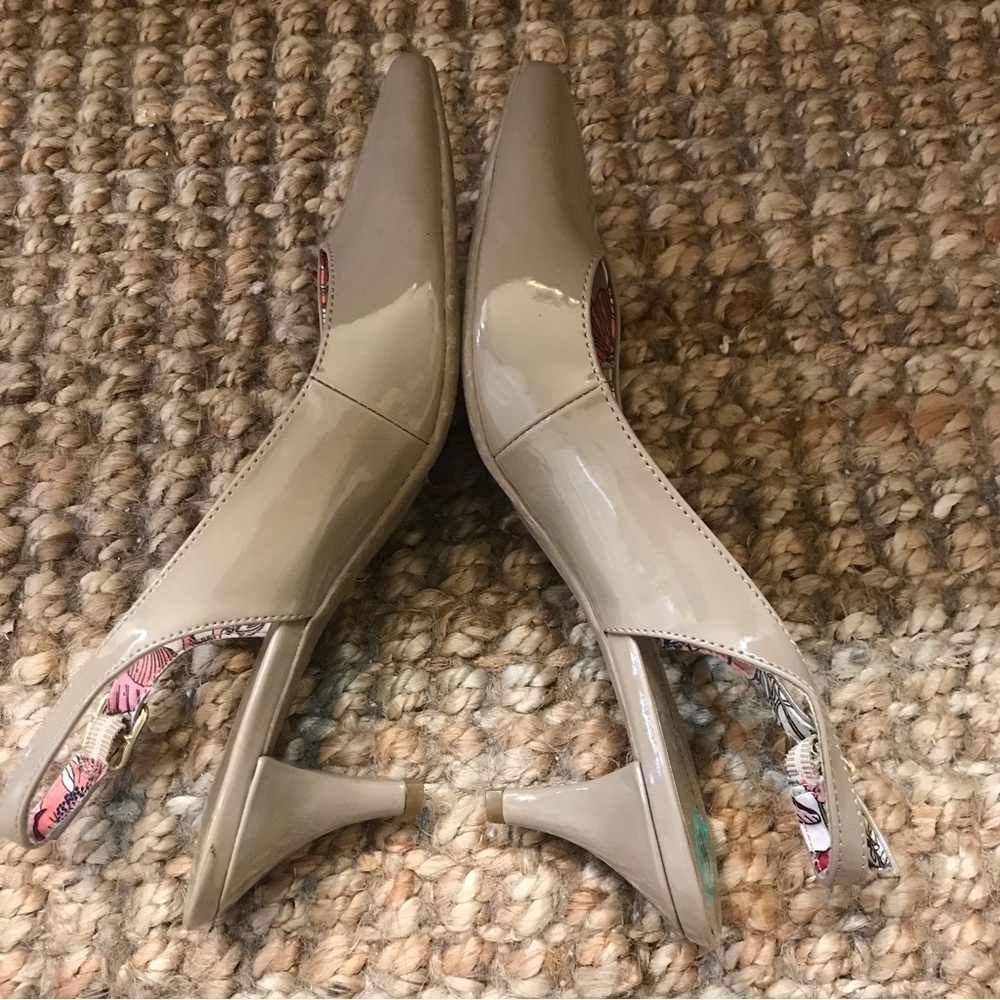 ▪️BANDOLINO Patent Leather Pumps - Picture 7 of 11